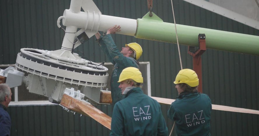 De eerste installatie van een EAZ Wind erfmolen