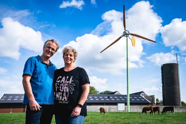 Boerenerfmolen bij melkveehouder in Garrelsweer