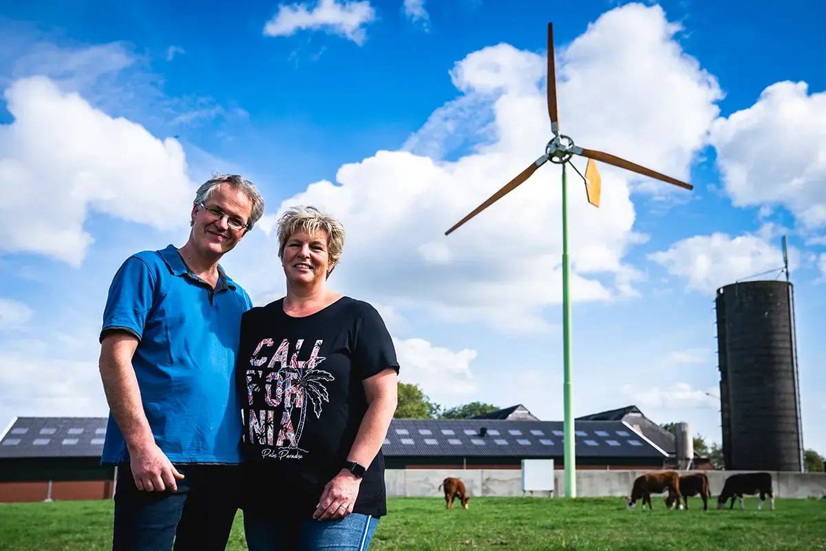 Boerenerfmolen bij melkveehouder in Garrelsweer