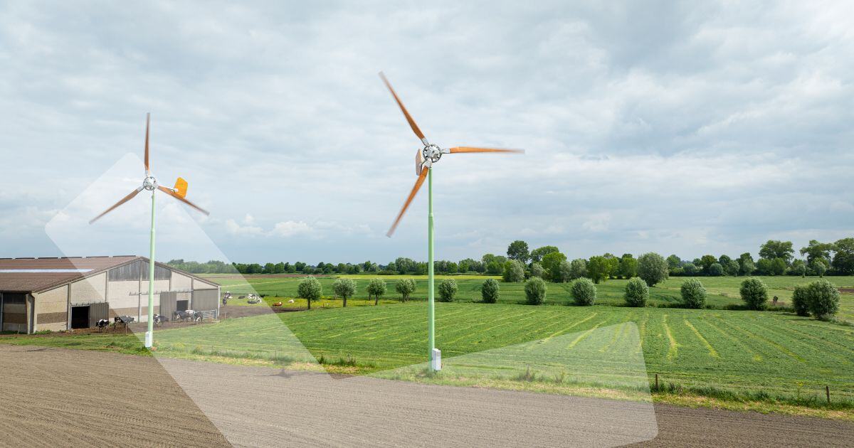 Kleine windmolen van EAZ Wind geplaatst bij boerderij